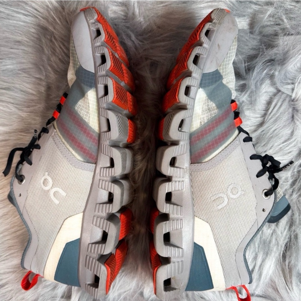 On Running Women’s Athletic Shoes in Gray and Red - Picture 2 of 6